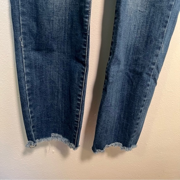 Tractr Blu Skinny Jean Medium Wash Distressed - Picture 5 of 11